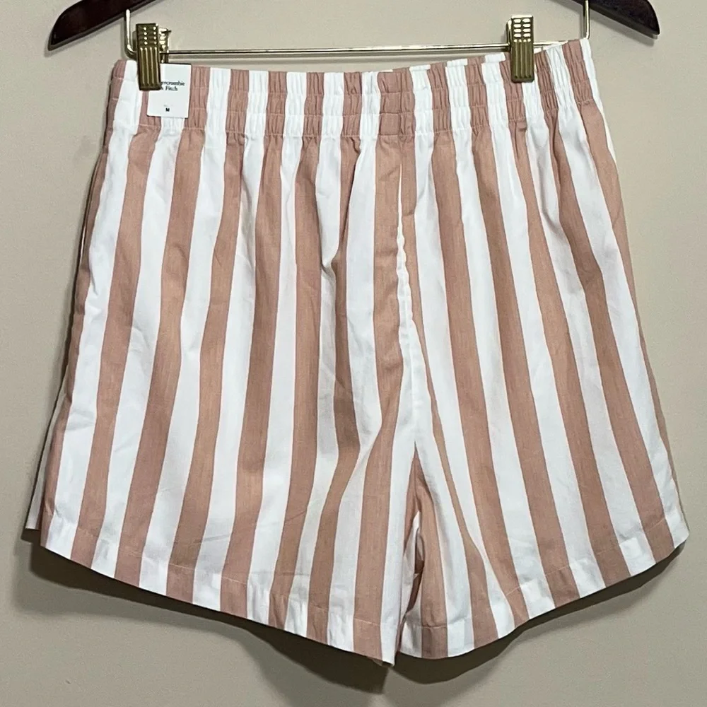 NWT Abercrombie & Fitch Striped High Rise Pull-On Short Size M - Picture 3 of 6